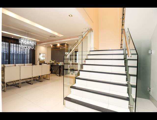 4 BEDROOM TOWNHOUSE FOR SALE IN ESSENWOOD